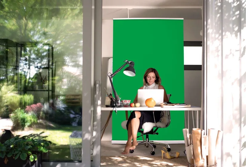 4' Retractor Green Screen Kit view 4