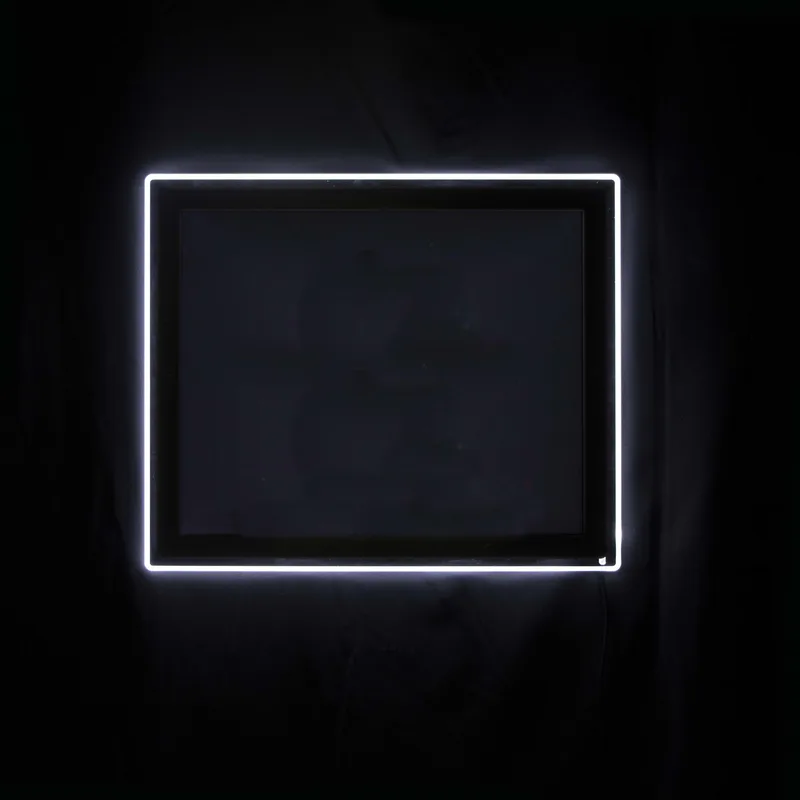 18"W x 15"H Luxe Glo Edge view 2