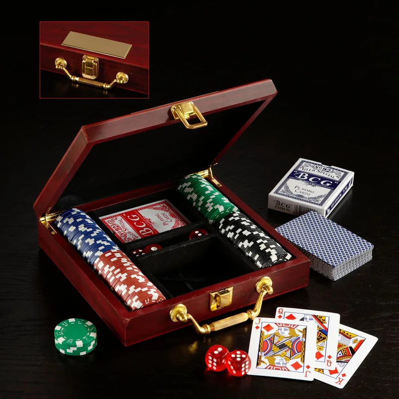 Wooden Box Poker Set view 2