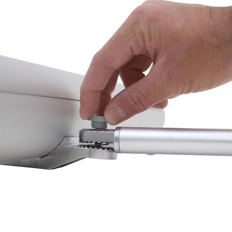 Plaza Retractor Hardware view 3